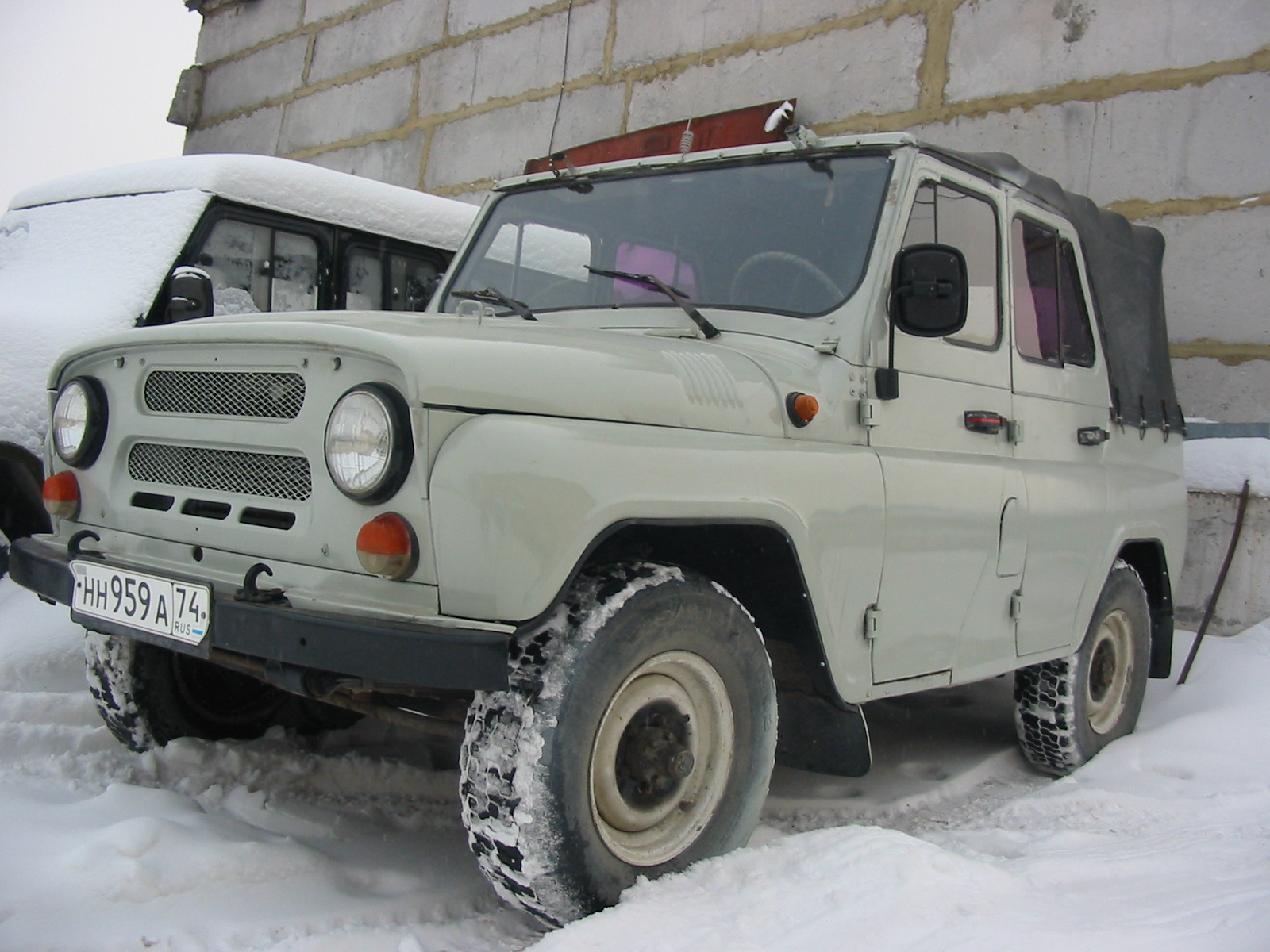 УАЗ-31512 (тент), цвет белая ночь, 2001г.в. ,УМЗ-417 (75л.с.), бензин  А-76,гражданские мосты, 95т.р.